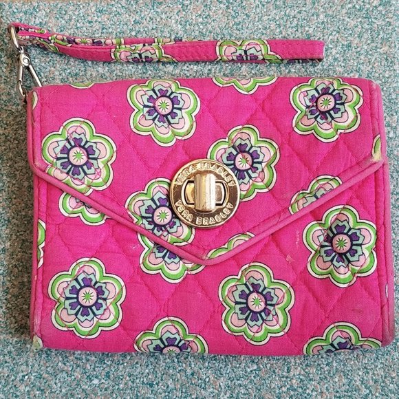 Vera Bradley Your Turn Pink Swirls Quilted Turn Lock Wristlet Wallet - Picture 2 of 16